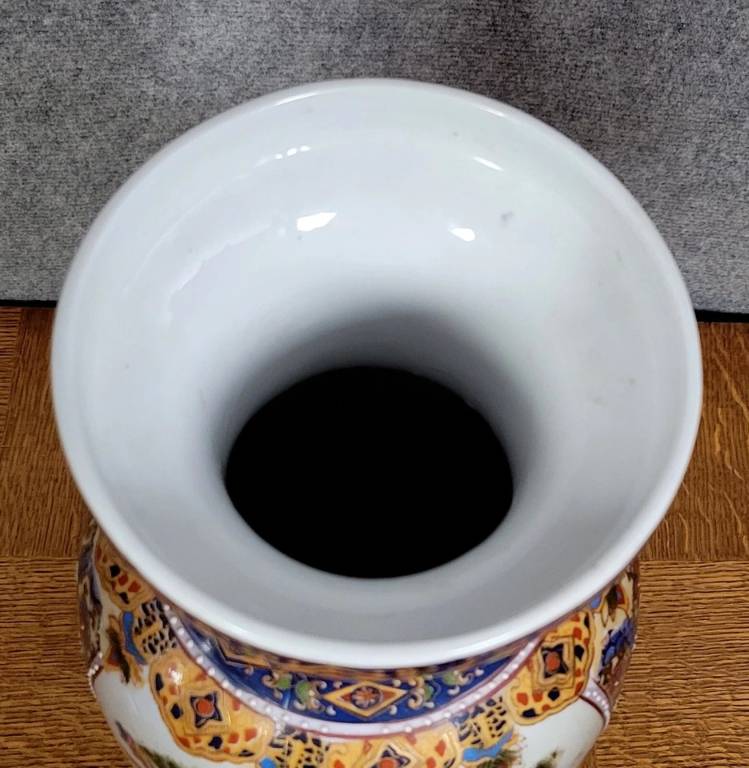 Asie XXeme : grand vase en porcelaine | Puces Privées