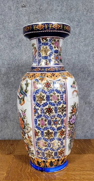 Asie XXeme : grand vase en porcelaine | Puces Privées