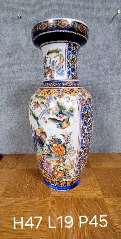 Asie XXeme : grand vase en porcelaine | Puces Privées