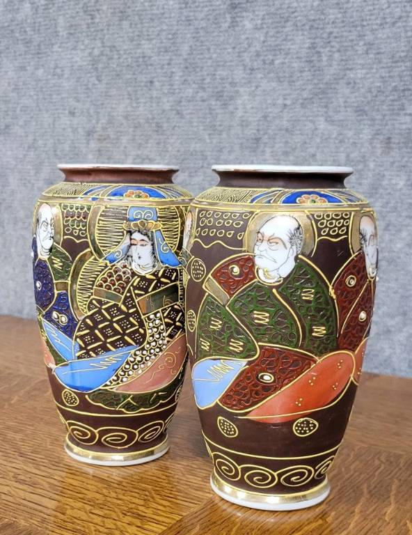 Asie XXeme : paire de vases en porcelaine émaillée de Satsuma | Puces Privées