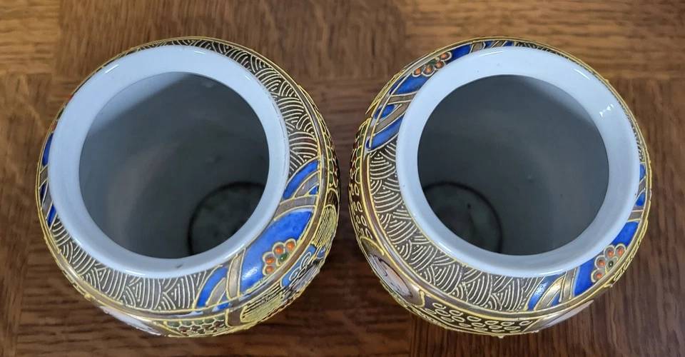 Asie XXeme : paire de vases en porcelaine émaillée de Satsuma | Puces Privées