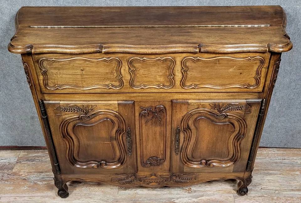 Buffet maie Provencal style Louis XV en noyer sculpté vers 1950 | Puces Privées