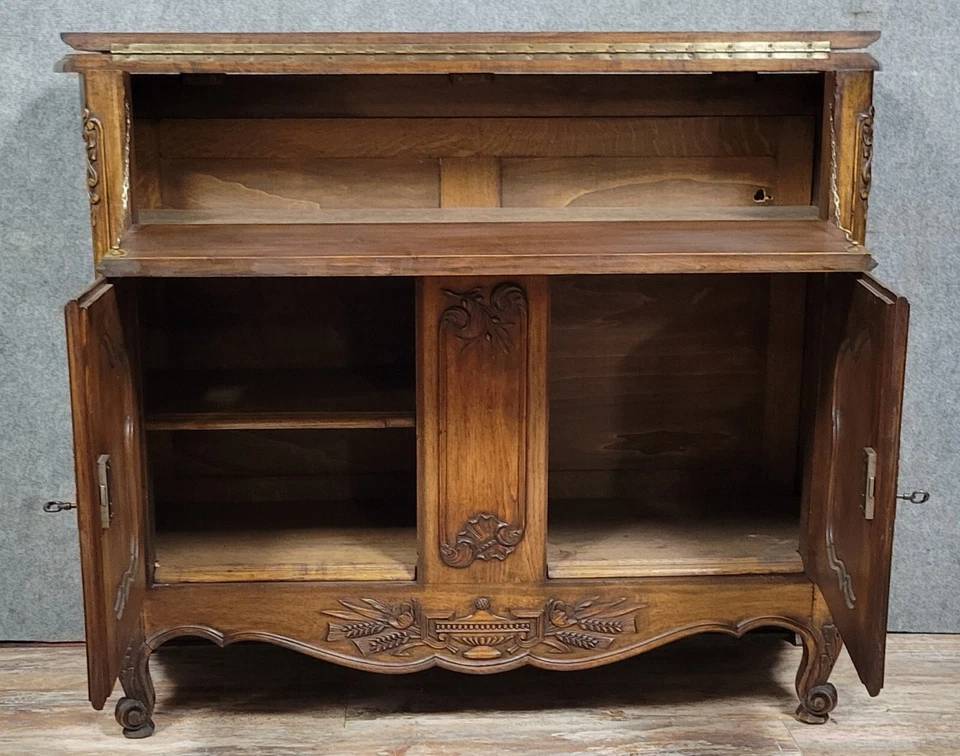 Buffet maie Provencal style Louis XV en noyer sculpté vers 1950 | Puces Privées