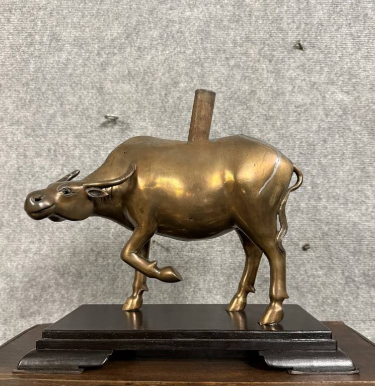 Asie XXeme : Sculpture en bronze a patine cuivrée avec traces d'argenture | Puces Privées