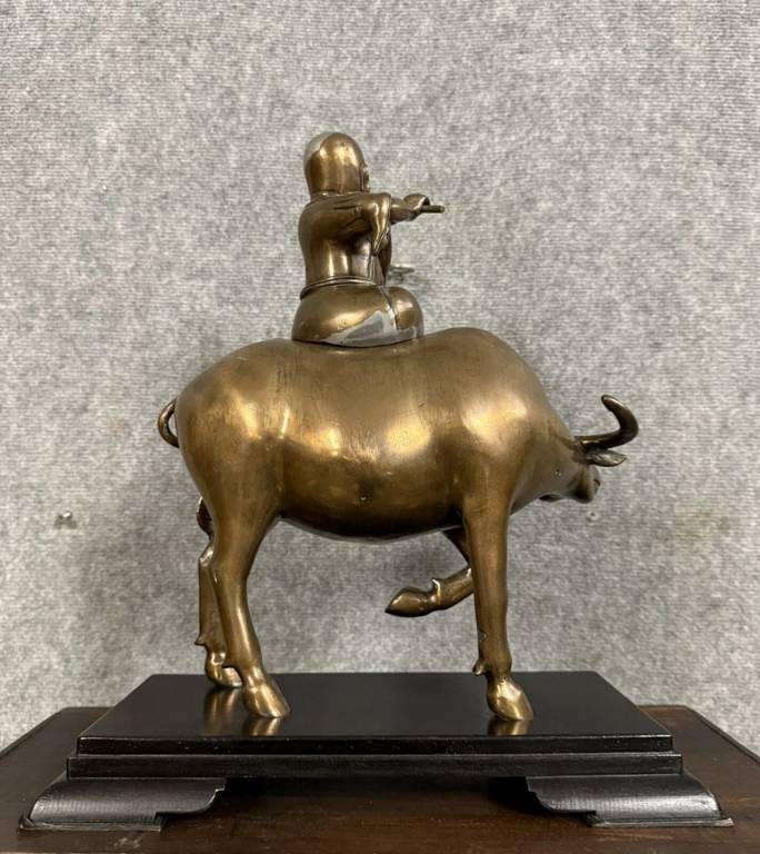Asie XXeme : Sculpture en bronze a patine cuivrée avec traces d'argenture | Puces Privées