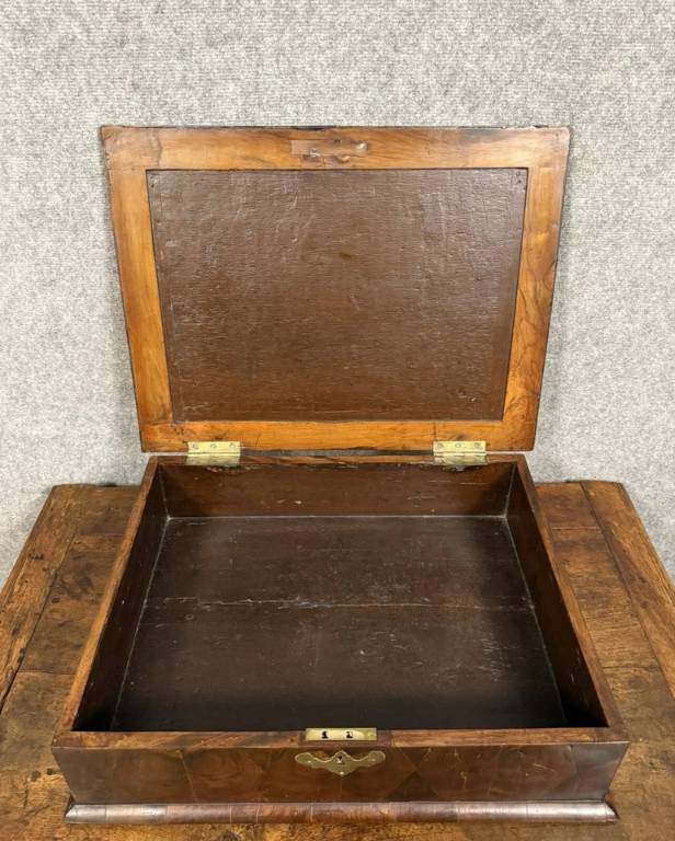 Angleterre XIXeme : Grand coffret en marquèterie de bois précieux vers 1880 | Puces Privées