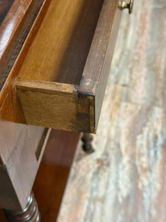 Table d'apparat époque Empire en acajou vers 1820 | Puces Privées