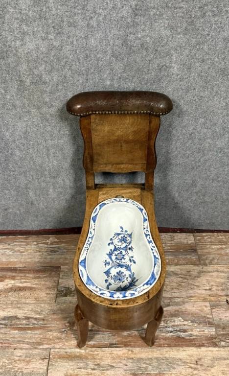 Siège de commodité ou bidet époque Louis XV en noyer massif vers 1750 | Puces Privées