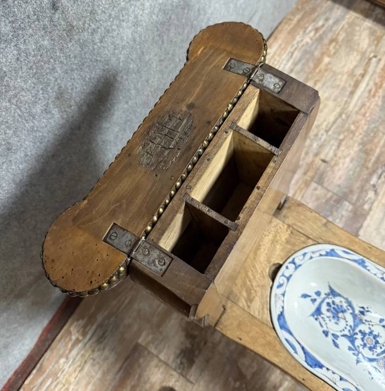 Siège de commodité ou bidet époque Louis XV en noyer massif vers 1750 | Puces Privées