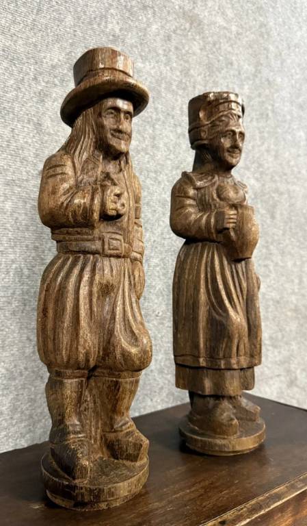 Sculptures en bois figurant un couple de Bretons époque XIXeme | Puces Privées