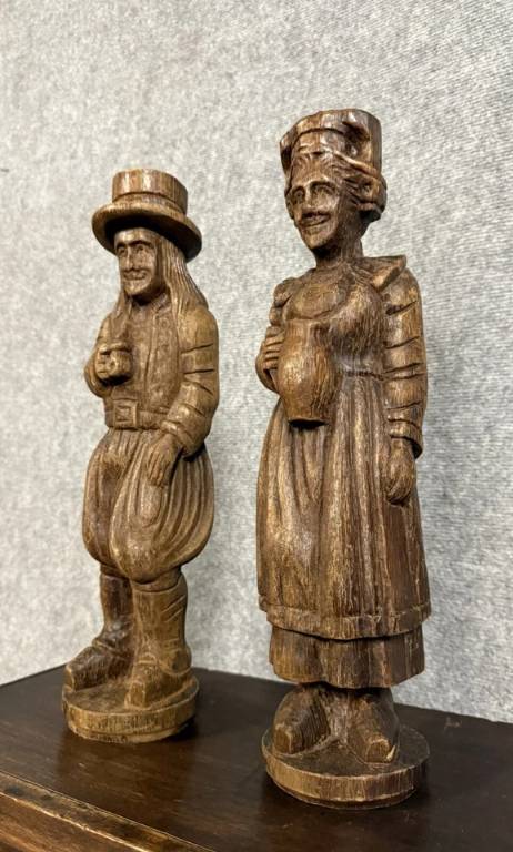 Sculptures en bois figurant un couple de Bretons époque XIXeme | Puces Privées