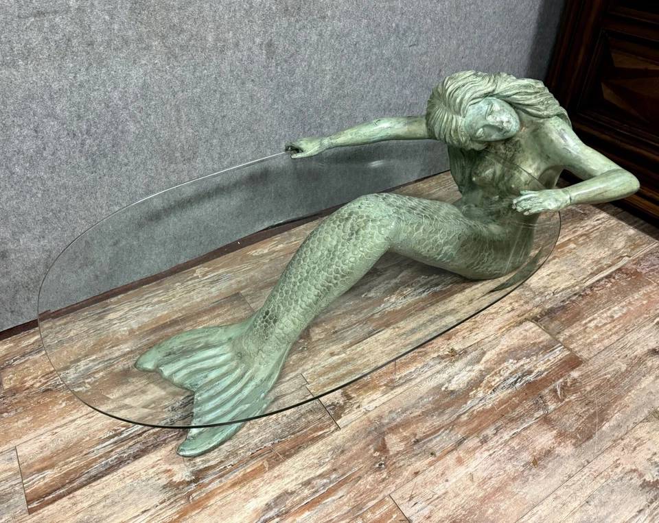 Table basse a la sirène en bronze a patine verte circa 1970 | Puces Privées