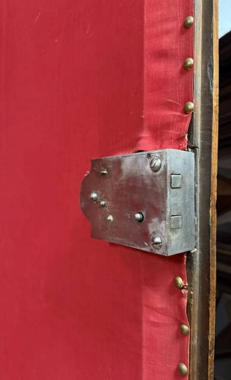 Armoire Provençale époque Louis XV en noyer et marquèterie vers 1750 | Puces Privées