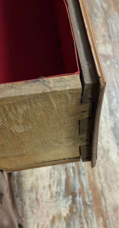 Armoire Provençale époque Louis XV en noyer et marquèterie vers 1750 | Puces Privées