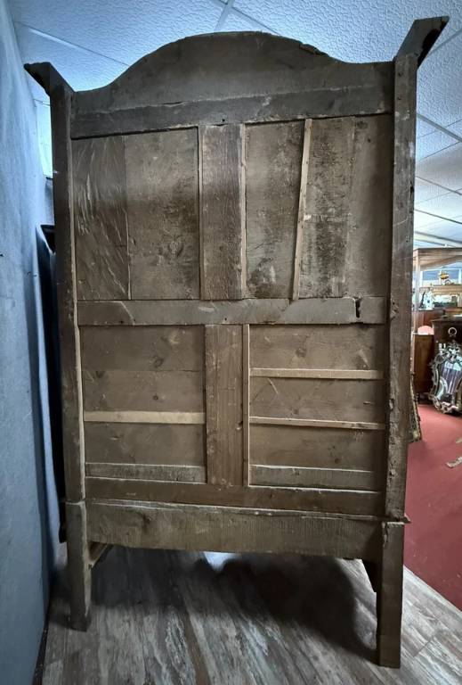 Armoire Provençale époque Louis XV en noyer et marquèterie vers 1750 | Puces Privées