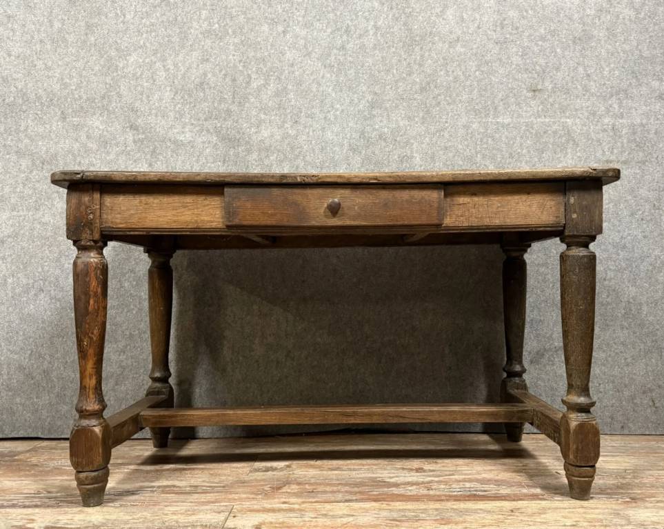 Bureau époque Louis XIII en bois massif vers 1700 | Puces Privées