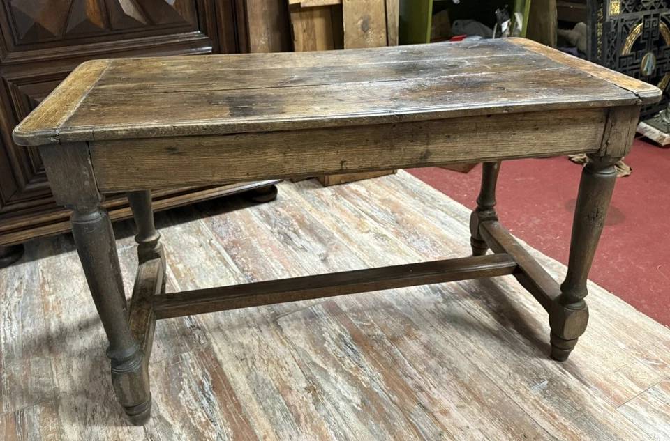 Bureau époque Louis XIII en bois massif vers 1700 | Puces Privées