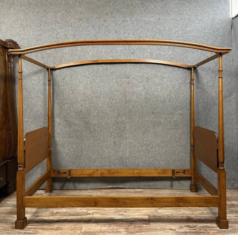 Smith & Watson Mint New York : Lit a baldaquin en bois massif vers 1950 | Puces Privées
