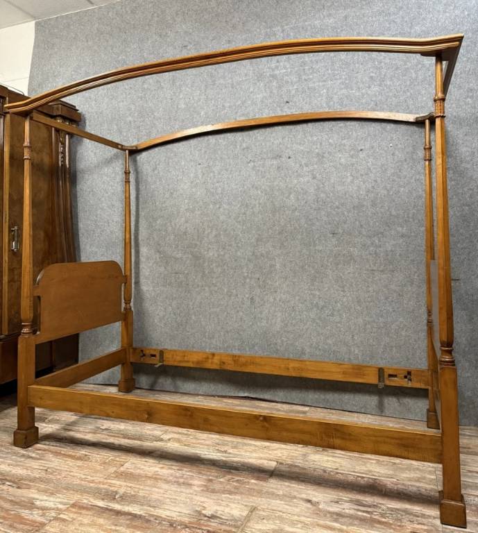 Smith & Watson Mint New York : Lit a baldaquin en bois massif vers 1950 | Puces Privées