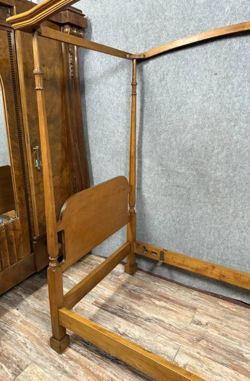 Smith & Watson Mint New York : Lit a baldaquin en bois massif vers 1950 | Puces Privées