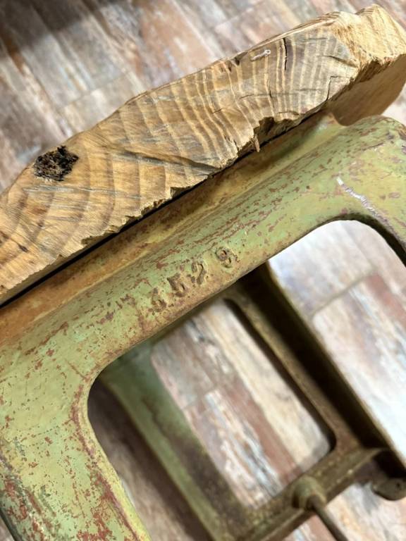 Plot de Magasin ou table a découpe en métal et bois époque fin XIXème | Puces Privées