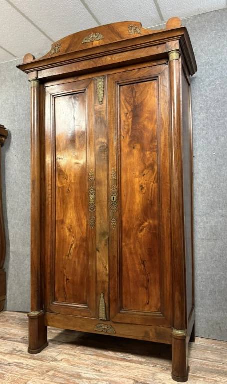 Armoire époque Empire en noyer vers 1800 | Puces Privées