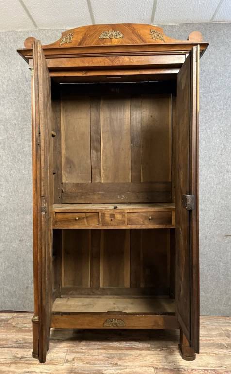 Armoire époque Empire en noyer vers 1800 | Puces Privées