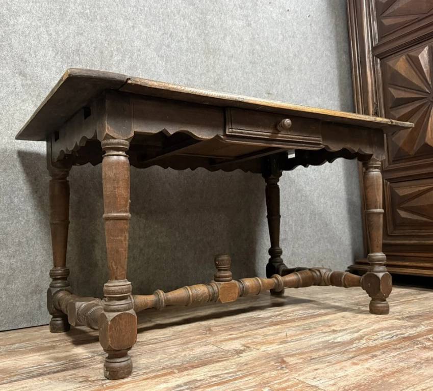 Bureau époque Louis XIII en chêne massif vers 1700 | Puces Privées