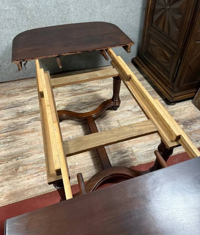 Table a allonges style Louis XVI époque XIXème, en acajou vers 1850 | Puces Privées
