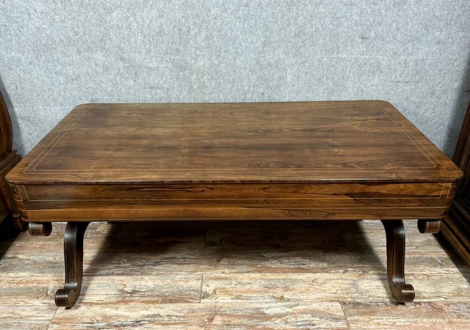 Bureau de centre époque Charles X en palissandre et citronnier vers 1820 | Puces Privées