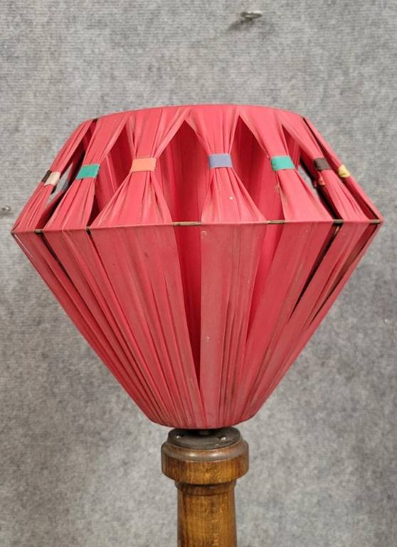 Lampadaire serviteur style Art Déco Période 1940-1950 en bois teinté | Puces Privées