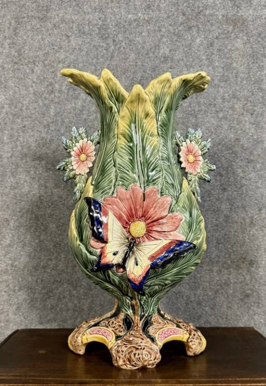 Vase au papillon époque Art Nouveau en Barbotine | Puces Privées