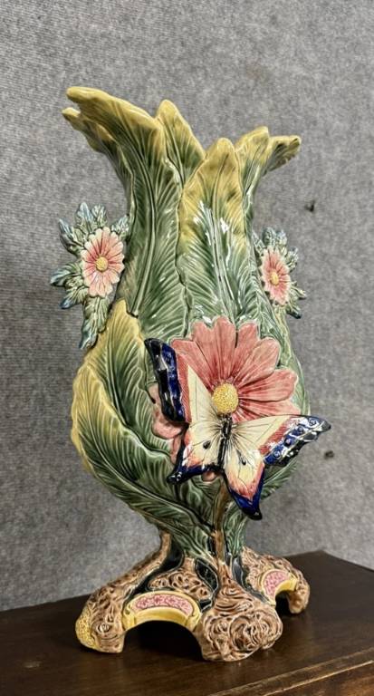 Vase au papillon époque Art Nouveau en Barbotine | Puces Privées