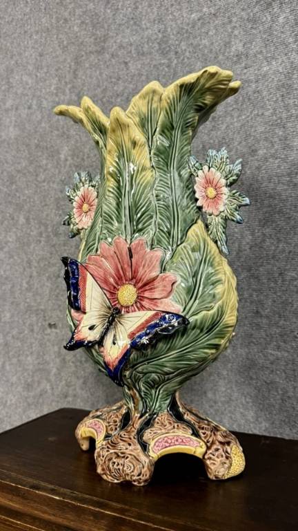 Vase au papillon époque Art Nouveau en Barbotine | Puces Privées