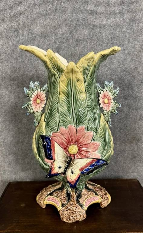 Vase au papillon époque Art Nouveau en Barbotine | Puces Privées
