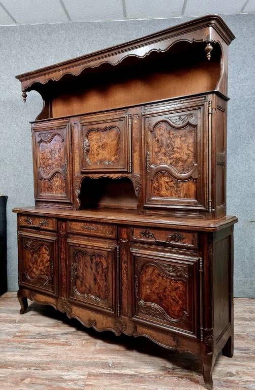 Buffet deux corps Bressan en noyer et loupe vers 1880 | Puces Privées