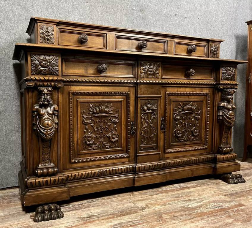 Buffet a gradin aux cariatides style Renaissance en noyer vers 1880 | Puces Privées