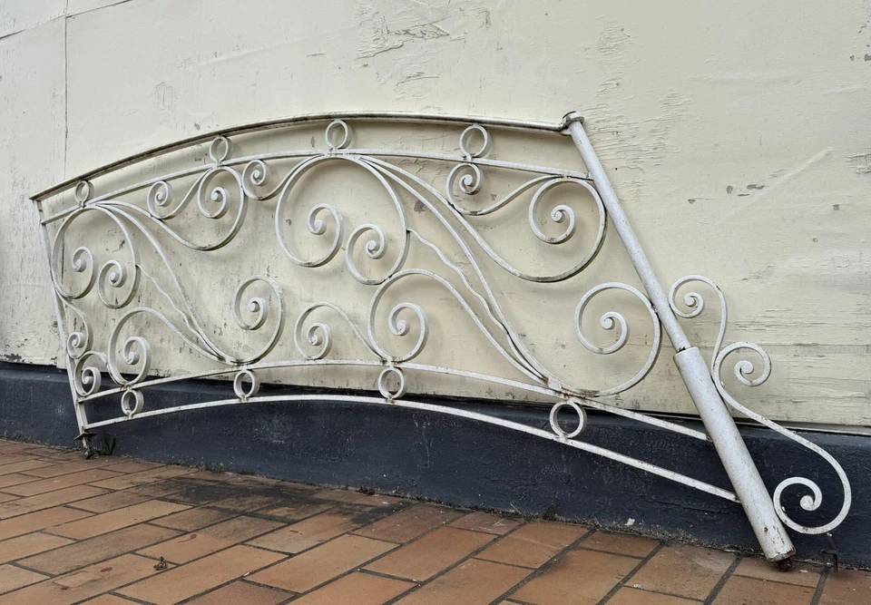 Rampe ou garde corps de montée d'escalier en fer vers 1950 | Puces Privées