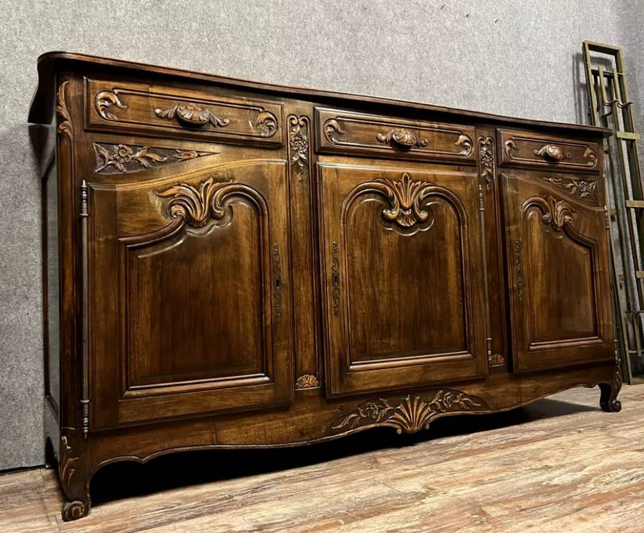 Enfilade Provençale de style Louis XV en noyer époque XXeme siècle | Puces Privées