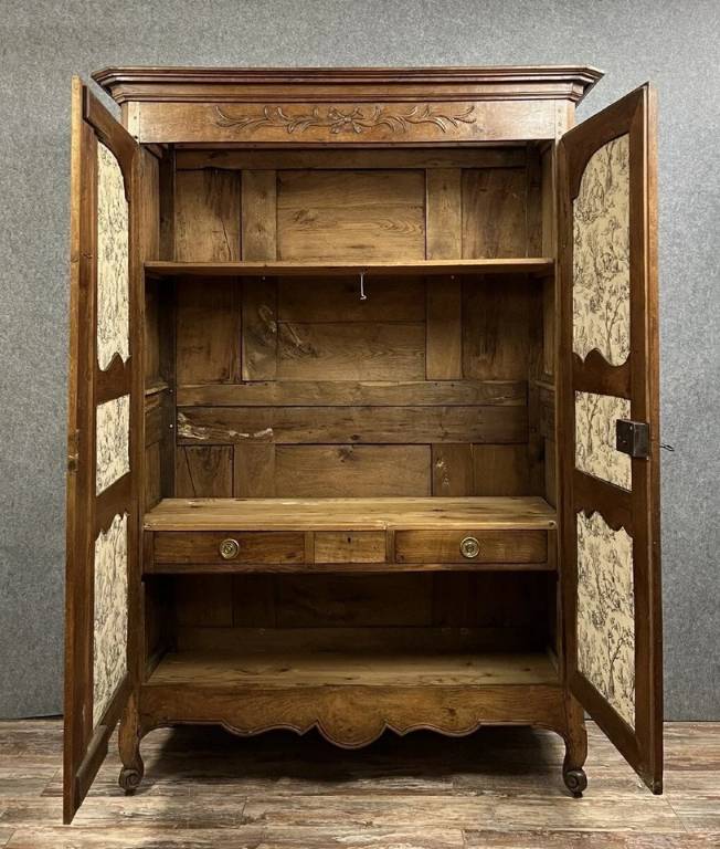 Armoire Lyonnaise époque louis XV en noyer massif | Puces Privées