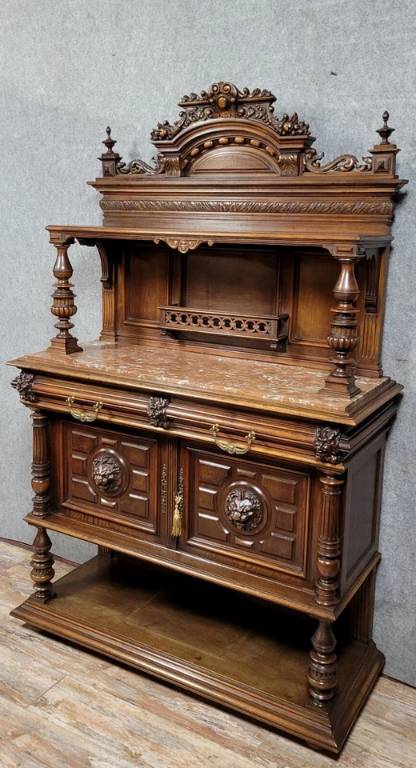 Buffet desserte style renaissance en noyer sculpté vers 1850 | Puces Privées