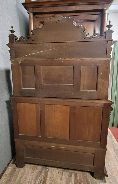 Buffet desserte style renaissance en noyer sculpté vers 1850 | Puces Privées