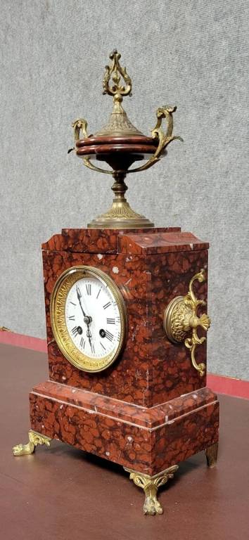Pendule borne époque Napoléon III en marbre griotte et bronze doré vers 1880 | Puces Privées