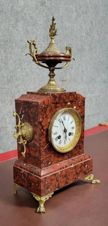 Pendule borne époque Napoléon III en marbre griotte et bronze doré vers 1880 | Puces Privées