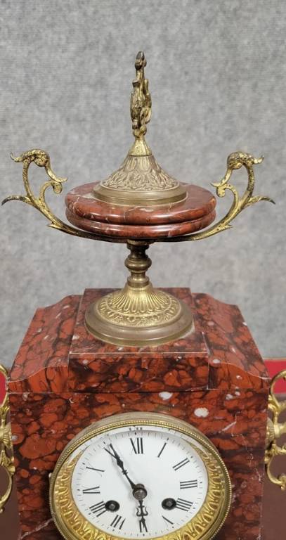 Pendule borne époque Napoléon III en marbre griotte et bronze doré vers 1880 | Puces Privées