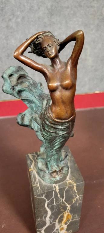 Bronze style Art Nouveau a double patine verte et medaille | Puces Privées