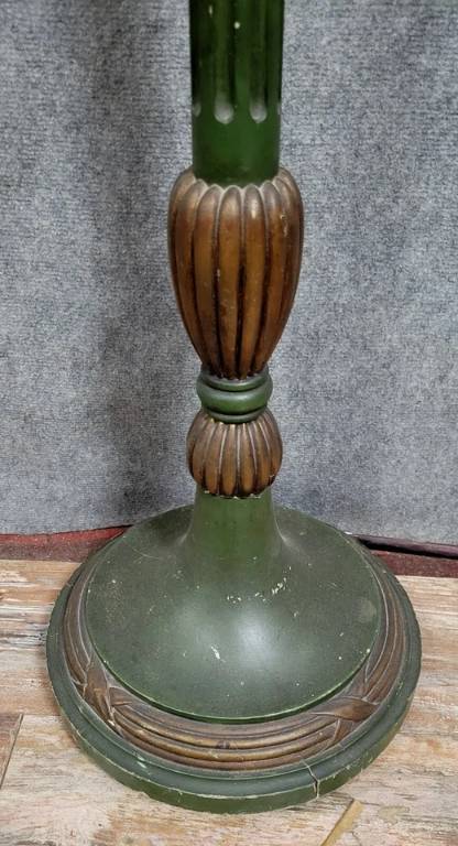 Lampadaire style Louis XVI en bois laqué et doré vers 1880 | Puces Privées