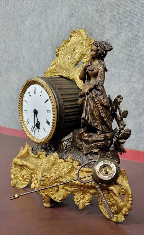 Pendule époque Napoléon III en bronze et régule vers 1880 | Puces Privées