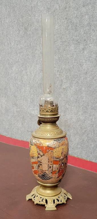 Asie XIXeme : lampe a pétrole en porcelaine et bronze doré vers 1880 | Puces Privées