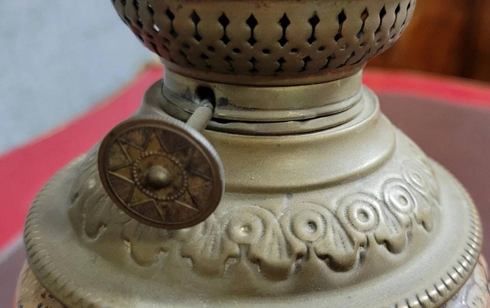 Asie XIXeme : lampe a pétrole en porcelaine et bronze doré vers 1880 | Puces Privées